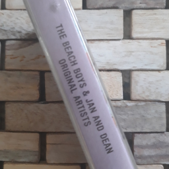 The Beach Boys and Jan and Dean cassette - Picture 2 of 3